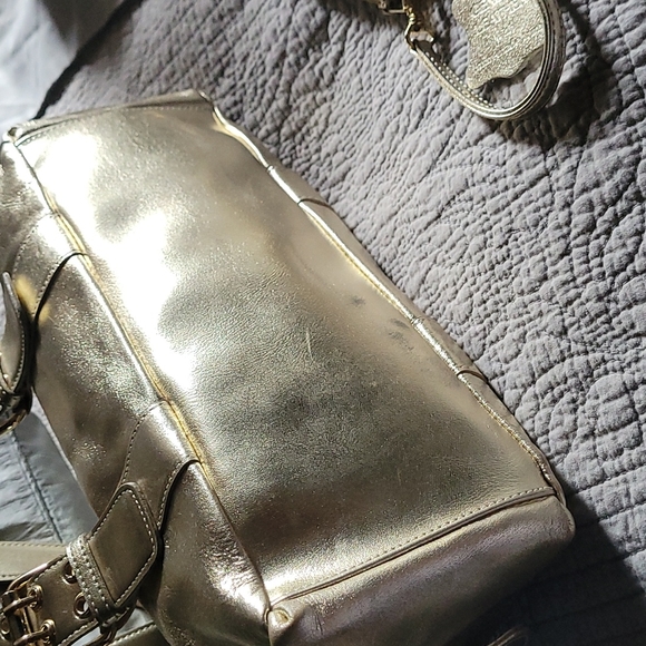 Valery Stens Gold, leather barrel bag with pouch. - Picture 4 of 4